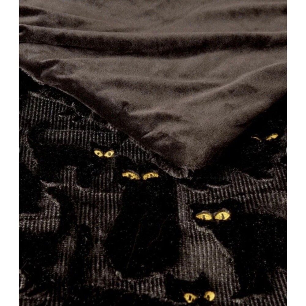 BRAND NEW COSTCO FAUX FUR EMBROIDERED HALLOWEEN BLANKET THROW ๐โโฌ BLACK CAT ๐โโฌ - Picture 3 of 6